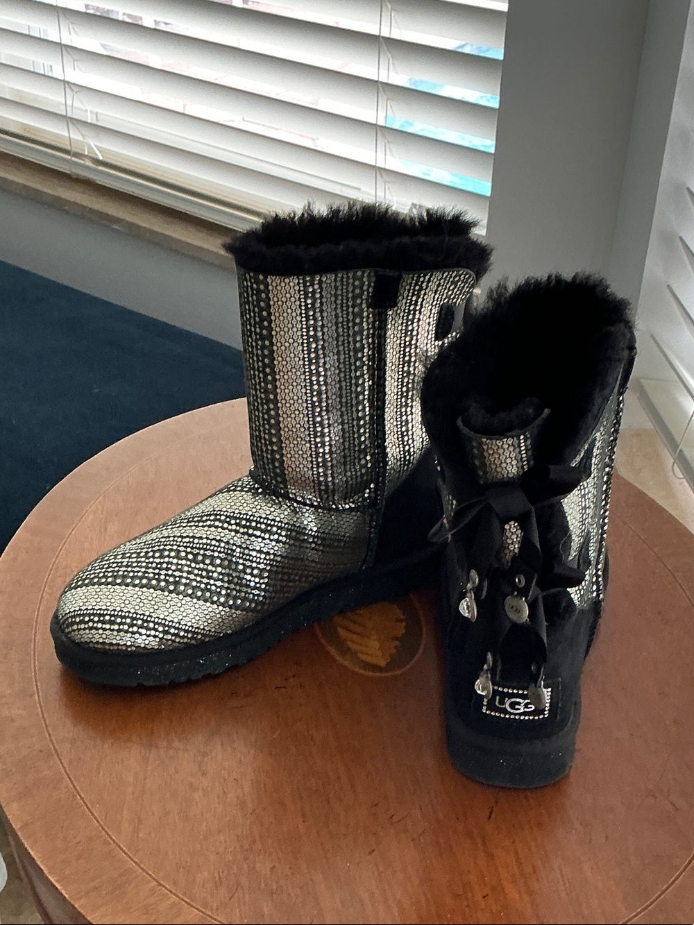 UGG Women's Black and Silver Sequin Short Winter Boots